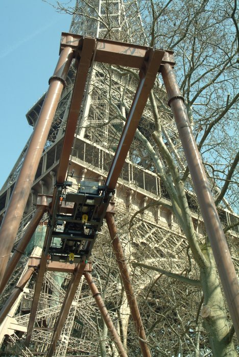 VERLINDE升降装置，被选来处理埃菲尔铁塔升降装置的液压系统。